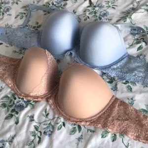 2 Victoria’s Secret 34DDD bras